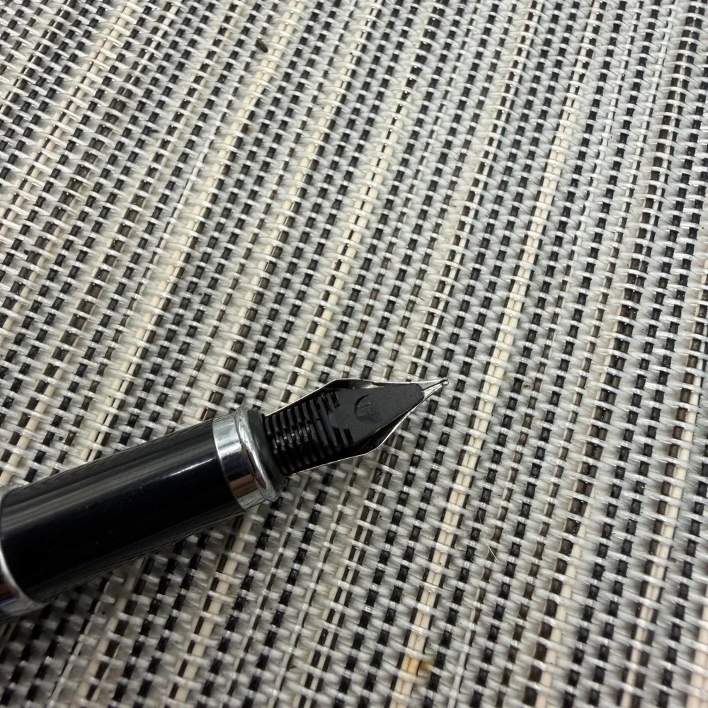 Franklin Covey Freemont Fountain Pen Black Lacquer Chrome Trim Iridium Point Nib